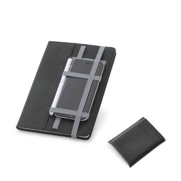 Caderno A5 em c.sintético com páginas lisas